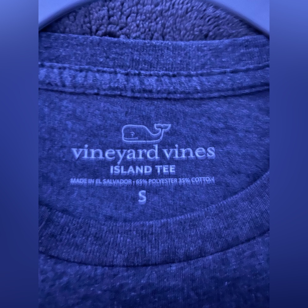 Vineyard Vines Island Tee - Picture 2 of 3